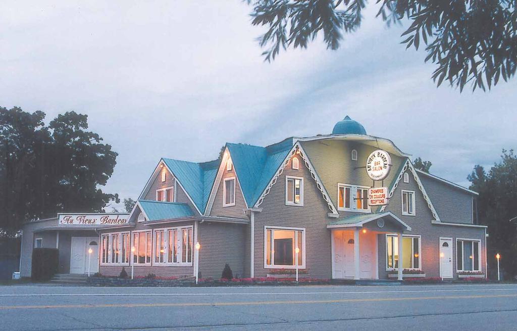 Hotel Au Vieux Bardeau Deschambault Exterior photo
